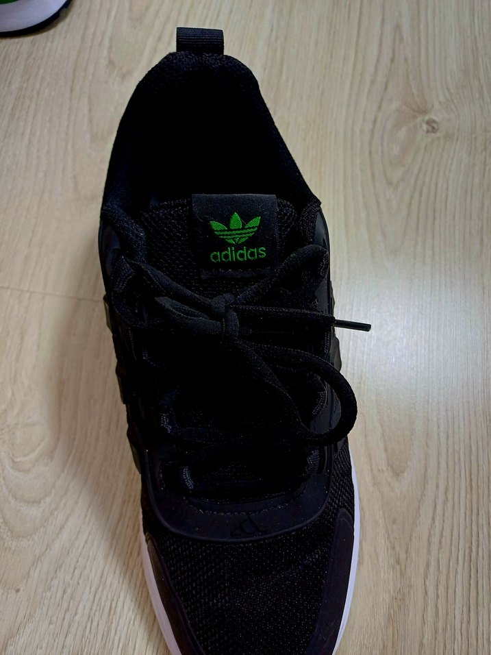 AYAKKABI 42 Yeşil Detaylı Siyah Bağcıklı Spor Ayakkabı - Görsel 3