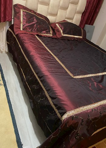 Bordo İşlemeli Yatak Örtüsü - Görsel 3