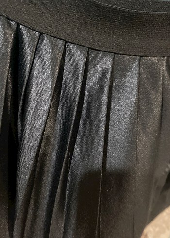 Siyah Piliseli Uzun Kadın Etek - Görsel 3