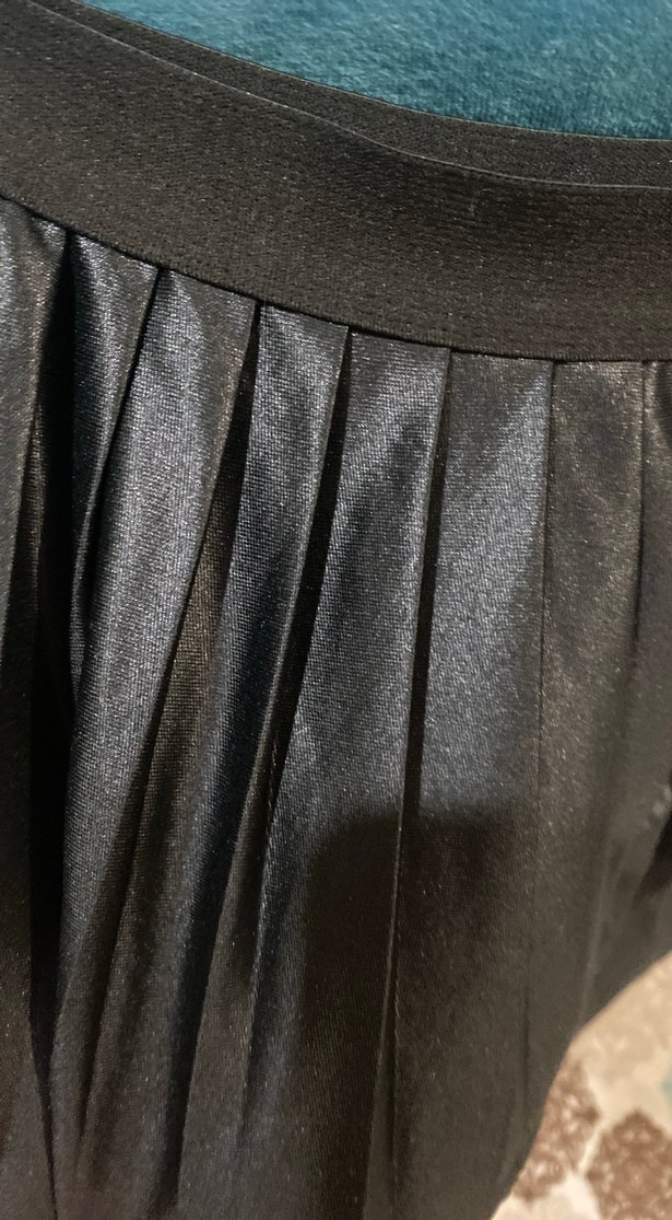 Siyah Piliseli Uzun Kadın Etek - Görsel 3