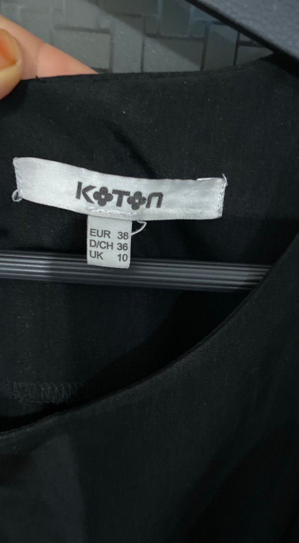 Siyah Midi V Yaka Fırfırlı Elbise - Görsel 3