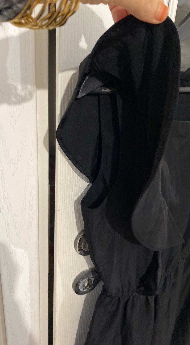 Siyah Midi V Yaka Fırfırlı Elbise - Görsel 4