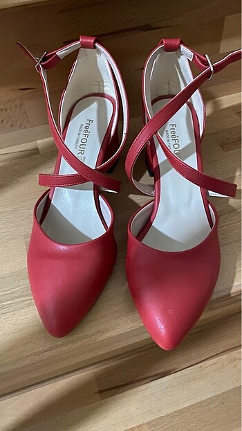 Kırmızı Alçak Topuklu Ayakkabı