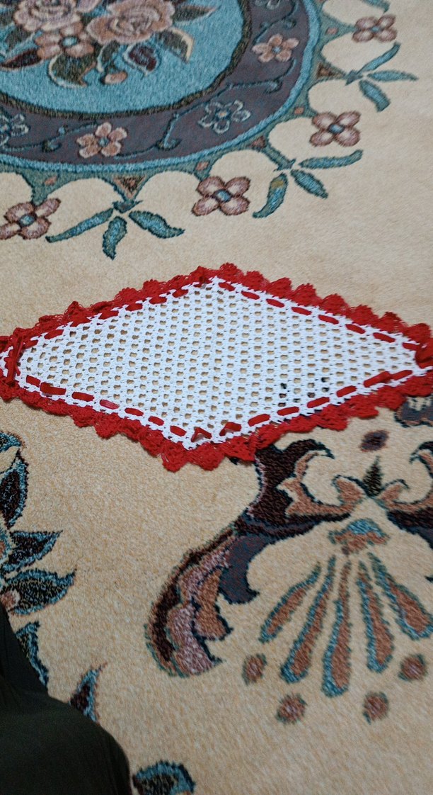 Kırmızı Kenarlı Beyaz El Örgüsü Motif - Görsel 3