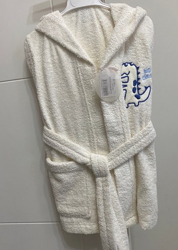 Nakışlı Beyaz Erkek Çocuk Bornozu - Görsel 2