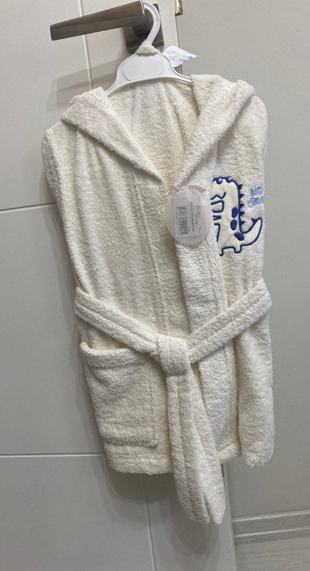 Nakışlı Beyaz Erkek Çocuk Bornozu - Görsel 2