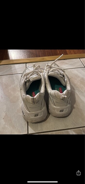 37 Beden beyaz Renk Skechers ayakkabı