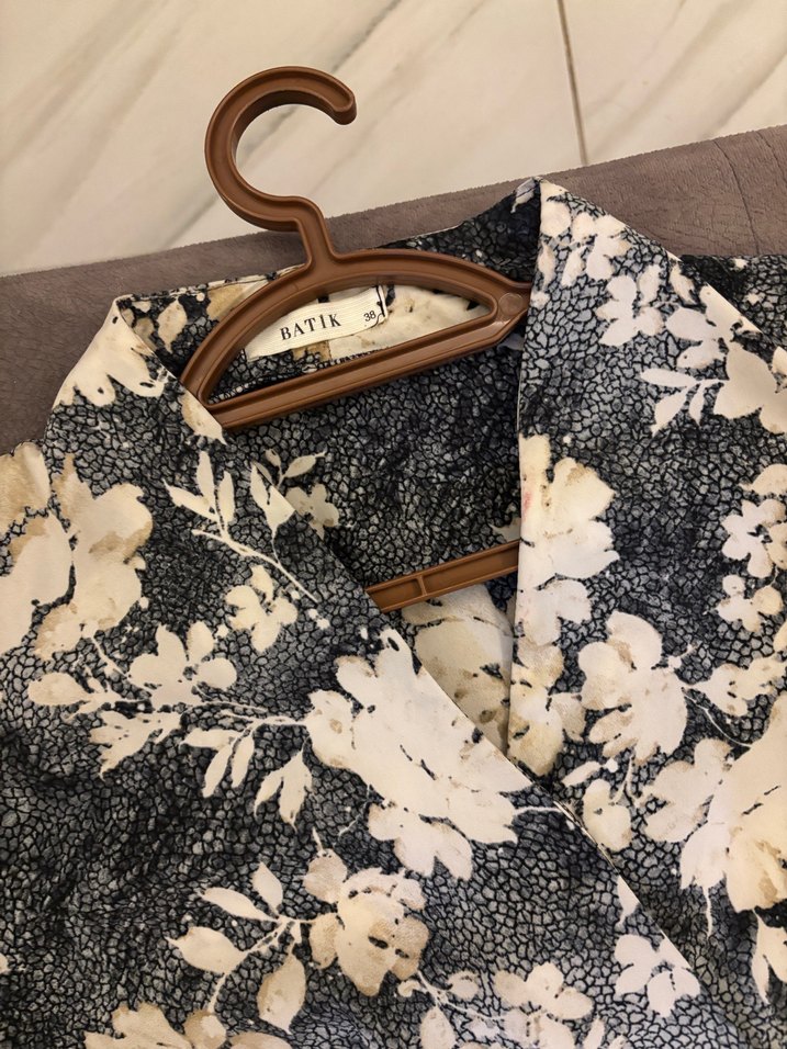 Batik Gri Çiçekli Bağcıklı Uzun Kollu Vintage Gömlek - Görsel 2