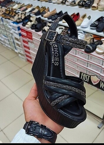 Bayan yüksek dolgu topuk sandalet 