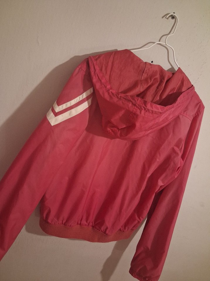 Canlı Pembe Kapüşonlu Hafif Ceket — görsel 4/6