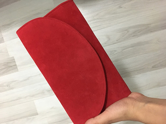 Kırmızı çanta 