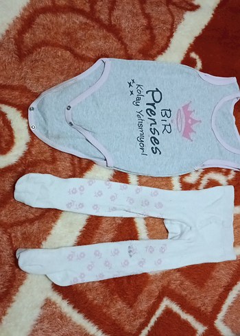 Kolsuz Gri Bebek Body ve Pembe Külotlu Çorap - Görsel 2