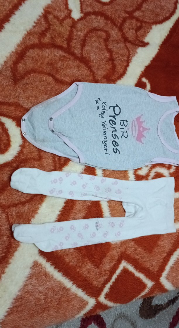 Kolsuz Gri Bebek Body ve Pembe Külotlu Çorap - Görsel 2