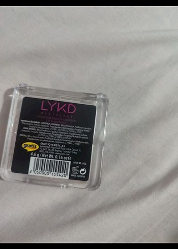 Krem ve Kahverengi Tonlarında Göz Farı Paleti - Görsel 5