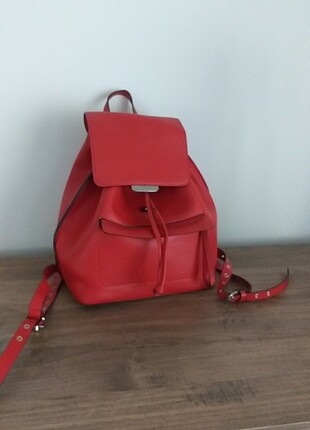 Zara Kırmızı sırt çantası 