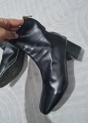 Siyah Deri Kadın Topuklu Bot
