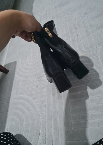 38 Beden Siyah Deri Kadın Topuklu Bot