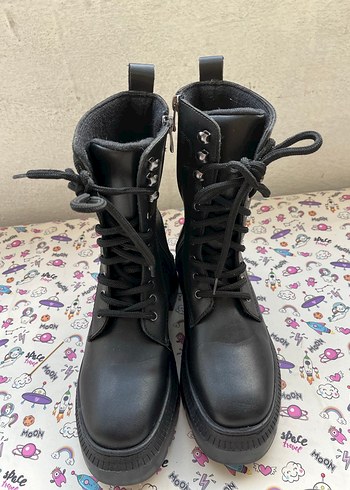 Siyah Deri Punk Tarzı Kadın Bot