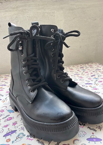36 Beden Siyah Deri Punk Tarzı Kadın Bot