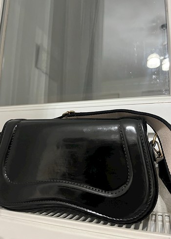 Diğer Parlak Siyah Deri Kadın Çanta