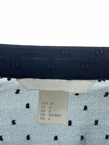 38 Beden siyah Renk H&M Gömlek %70 İndirimli.