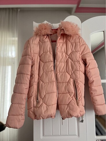 Pembe şişme mont