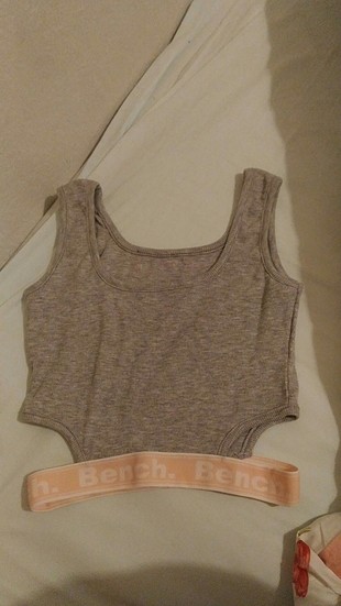 belli lastikli pencere detaylı spor üstü crop top body 