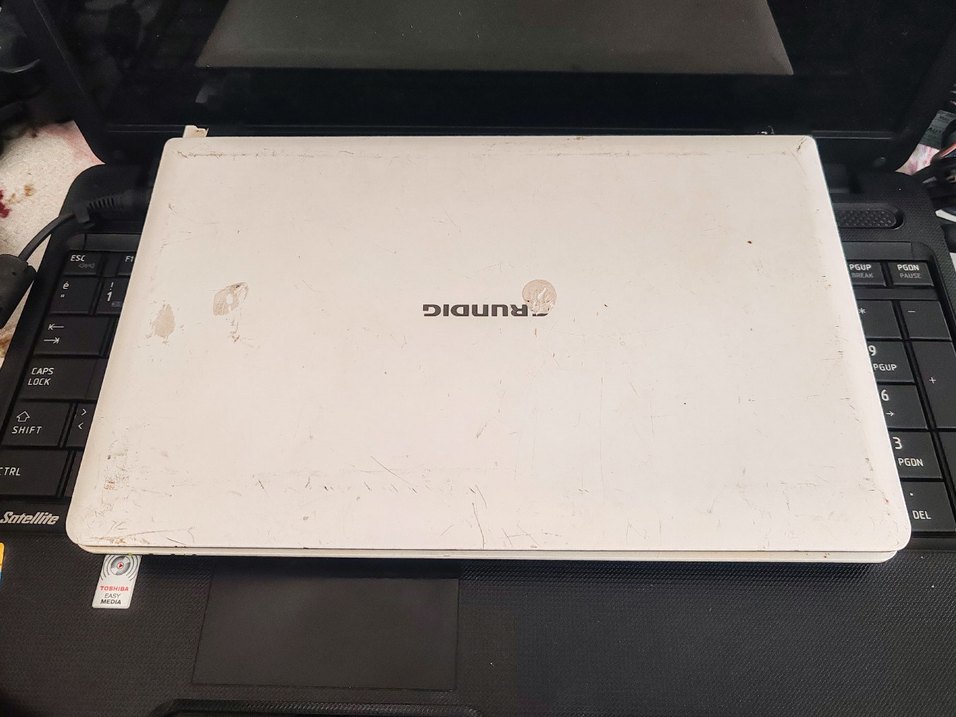 Grundig 1020 M1110 Laptop - Görsel 2