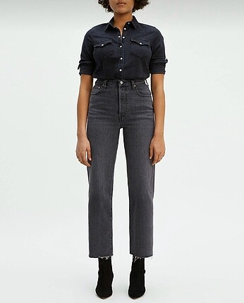Zara model straight jean