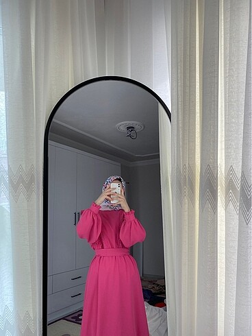 Pembe tesettür elbise kuşaklı