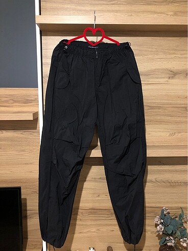 Paraşüt kumaş beli ve paçası lastikli pantolon