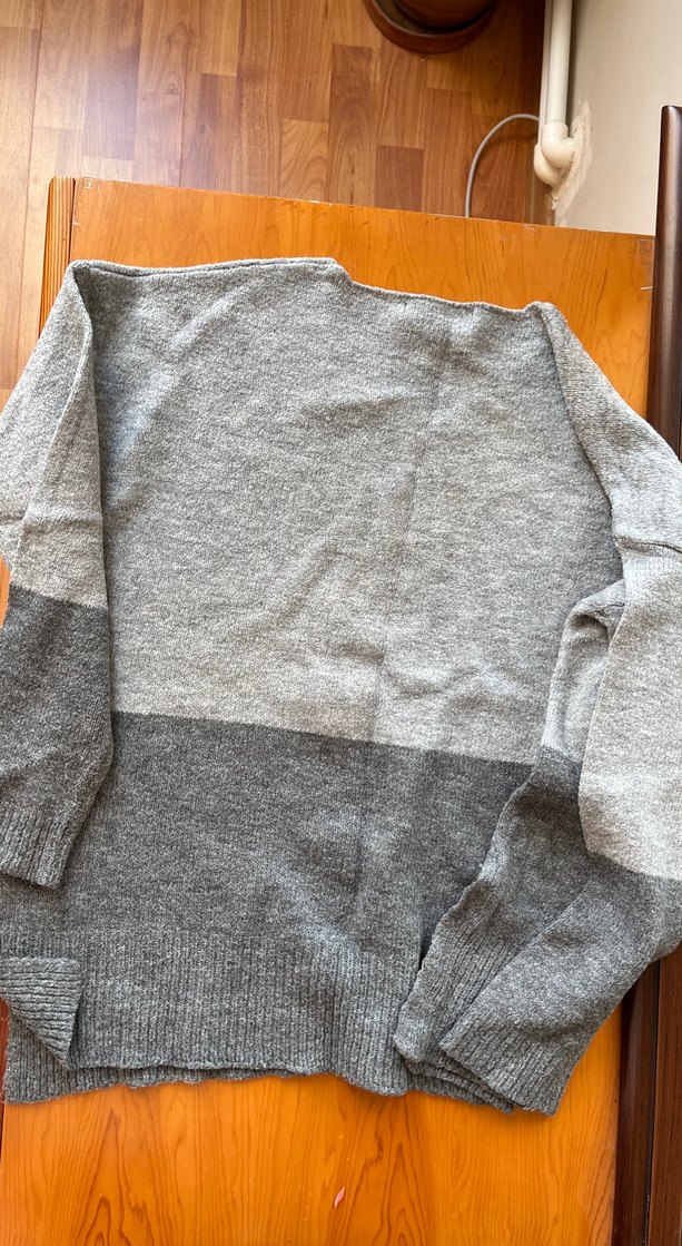 Gri V Yaka Örgü Kadın Kazak - Görsel 2