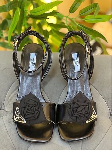 38 Beden Prada pumps