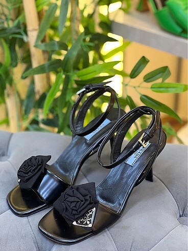 38 Beden siyah Renk Prada pumps