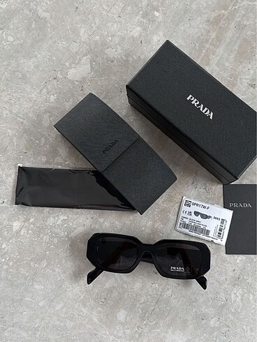 Prada gözlük