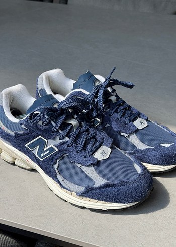 New Balance 2002r