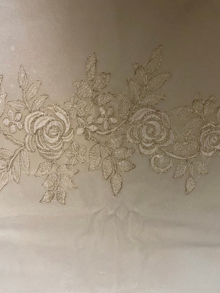 Nakışlı Beyaz Parlak Havlu - Görsel 2