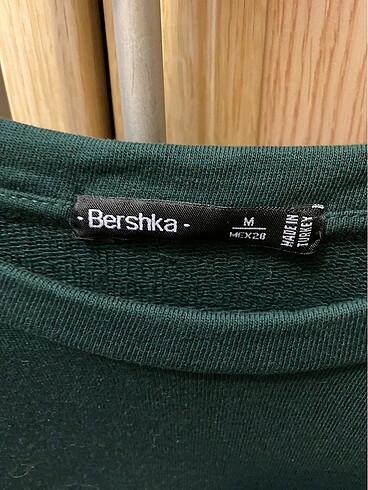 Bershka Tunik.Altında tül detayı var .