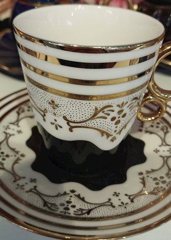 Beyaz ve Altın Detaylı Kahve Fincanı Seti - Görsel 3