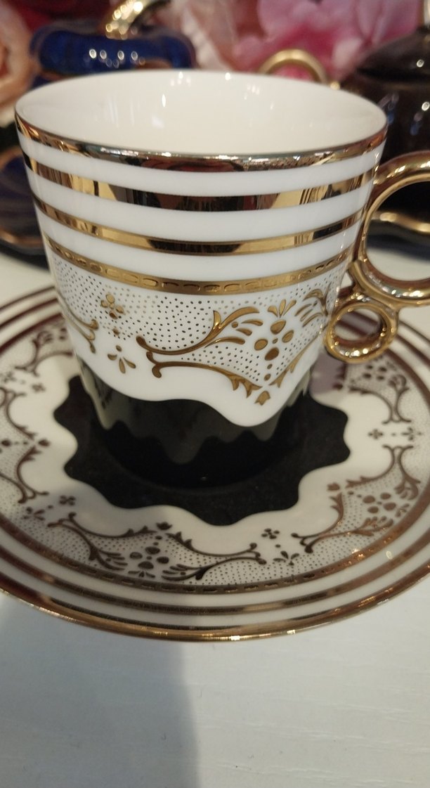 Beyaz ve Altın Detaylı Kahve Fincanı Seti - Görsel 4