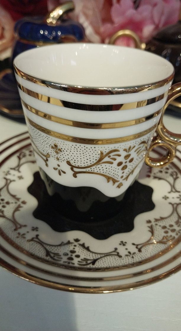 Beyaz ve Altın Detaylı Kahve Fincanı Seti - Görsel 3