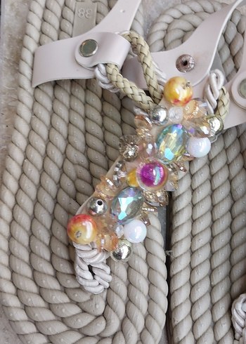 Boncuklu Çok Renkli Kadın Dolgu Topuklu Sandalet - Görsel 3