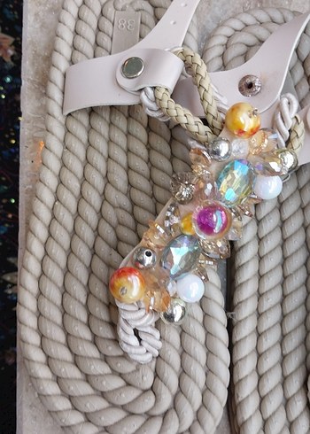 Boncuklu Çok Renkli Kadın Dolgu Topuklu Sandalet - Görsel 4