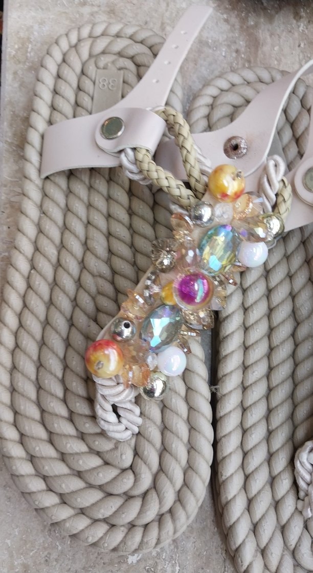 Boncuklu Çok Renkli Kadın Dolgu Topuklu Sandalet - Görsel 3