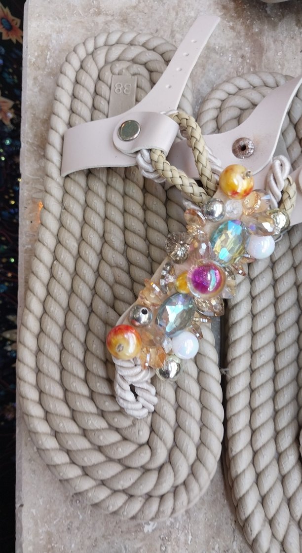 Boncuklu Çok Renkli Kadın Dolgu Topuklu Sandalet - Görsel 4