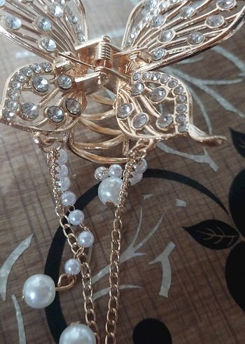 Zincir Detaylı Altın Renkli Kelebek Toka - Görsel 5