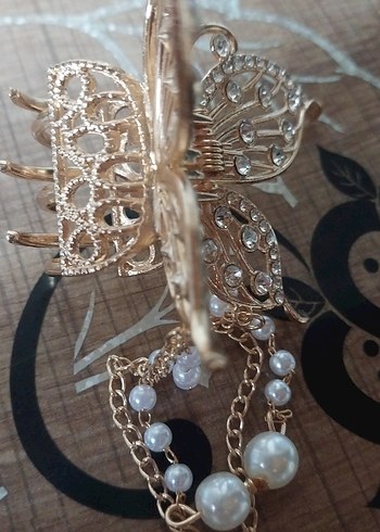 Zincir Detaylı Altın Renkli Kelebek Toka - Görsel 4