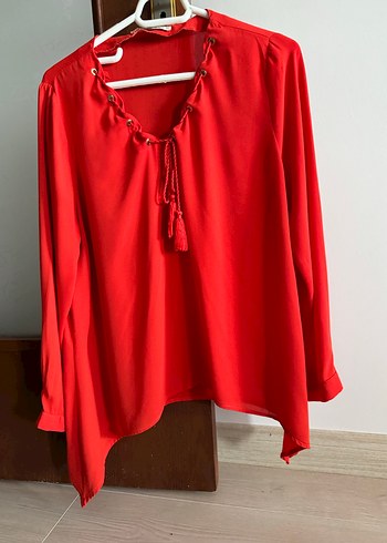 Püsküllü Kırmızı V Yaka Kadın Bluz - Görsel 3