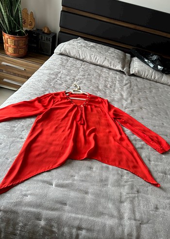 Püsküllü Kırmızı V Yaka Kadın Bluz - Görsel 4