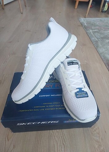 44 Beden beyaz Renk Skechers 